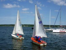 Дети на зеркале воды